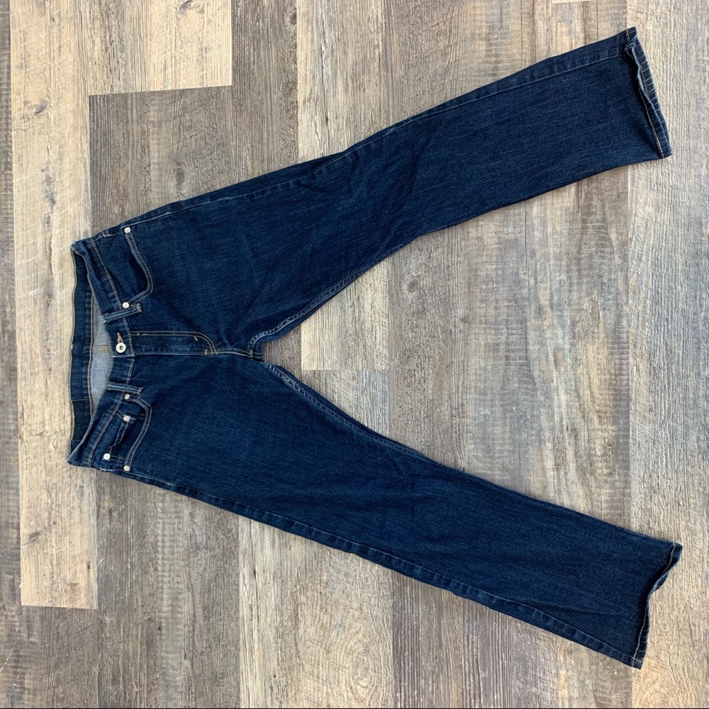 Blue Levi’s 514  jeans
